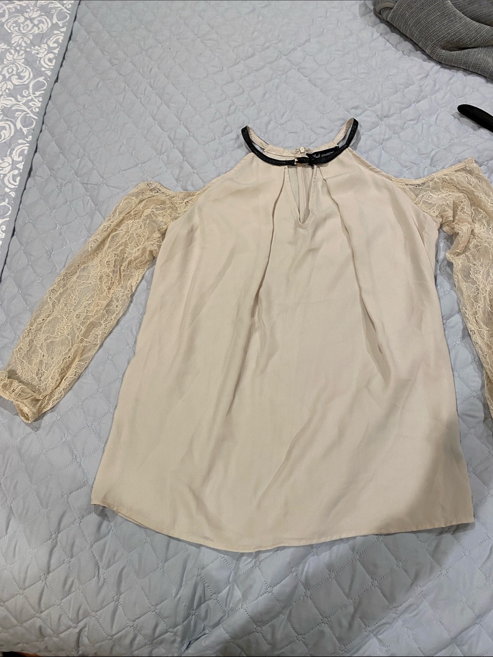Women’s Cream Lace Sleeve Halter Top size M